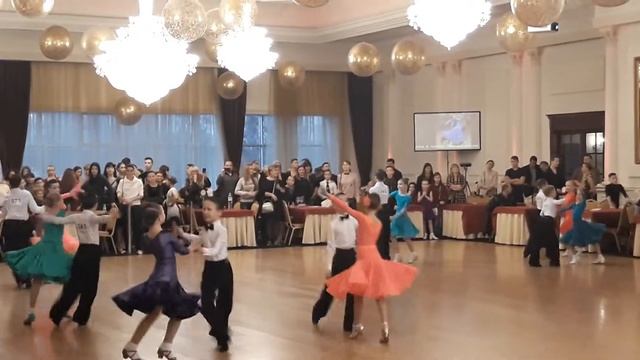 София Морозова и Алексей Меланич на турнире по бальным танцам. Ренессанс смотреть онлайн