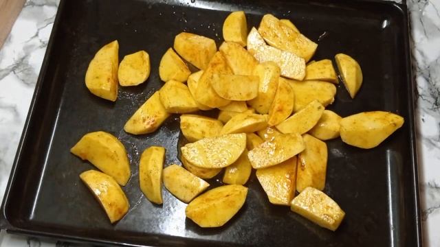 ОТЛИЧНЫЙ УЖИН ДЛЯ ВСЕЙ СЕМЬИ! ПРОСТОЙ И БЫСТРЫЙ РЕЦЕПТ КАРТОШКИ С КУРИЦЕЙ В ДУХОВКЕ! смотреть онлайн