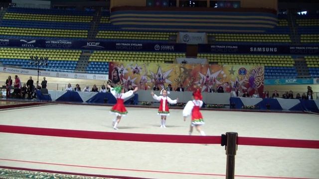 Русский народный танец воспитанниц ЦОП Екатеринбурга смотреть онлайн