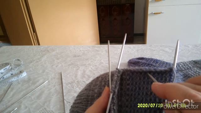 Ну, совсем просто! Детские носочки спицами. 2 часть вяжем пятку подкова смотреть онлайн