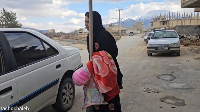 Unyielding mother: she goes to work for a better tomorrow and to solve the hunger of her little gir смотреть онлайн