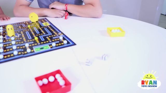 Ryan Plays Vintage Pac Man Board Game!!! смотреть онлайн