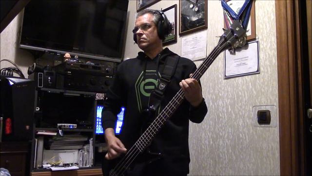 JUDAS PRIEST "Heading Out the Highway" BASS Cover смотреть онлайн