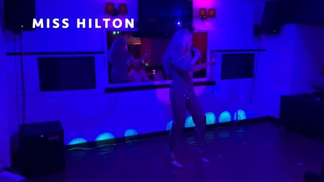 Оля Полякова — Эй, секундочку/MISS HILTON травести смотреть онлайн