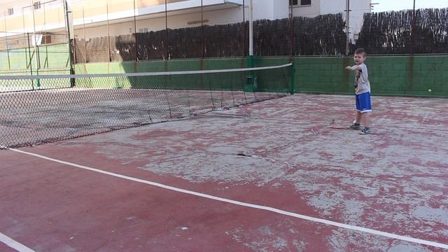 Теннис в Малград-де-Маре. Первое занятие с Георгием и Александрой. Tenis en Malgrat de Mar смотреть онлайн