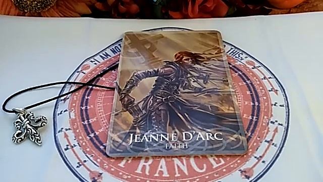 Goddesses and Sirens Oracle deck with a special Jeanne D'Arc Goddess card focus. смотреть онлайн