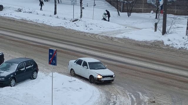 У Приоры на ходу открылся капот смотреть онлайн