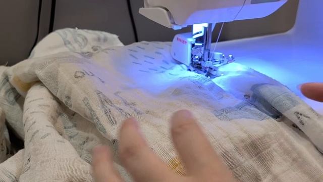 WIP Wednesday - Muslin Swaddle Baby Blanket (SO FAST AND EASY!) смотреть онлайн