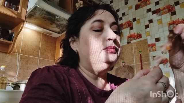 УЖИН С МУЖЕМ/МУКБАНГ КОПЧЁНОЙ СКУМБРИИ И КОЛБАСЫ ПО ГОСТУ.