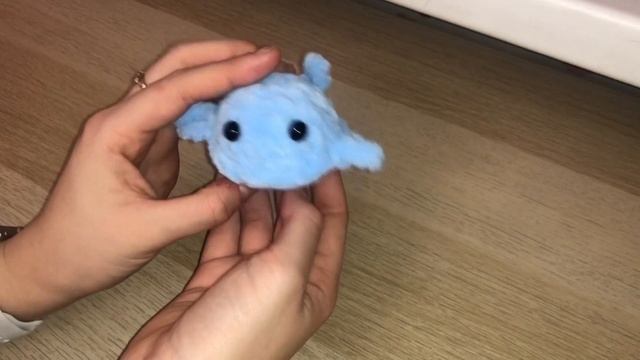 Маленький кит крючком