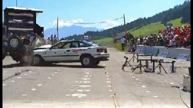 Toyota Celica Vs. Suzuki Samurai DEKRA Side Impact (DEKRA Crash Test) смотреть онлайн