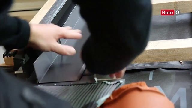 DE Einbau RotoQ Tronic Plus Schwingfenster Solar смотреть онлайн