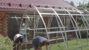 Сборка и установка теплицы Дачная-Стрелка Люкс"