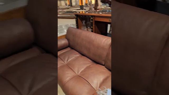 Шикарный лаконичный диван из толстой итальянской кожи смотреть онлайн