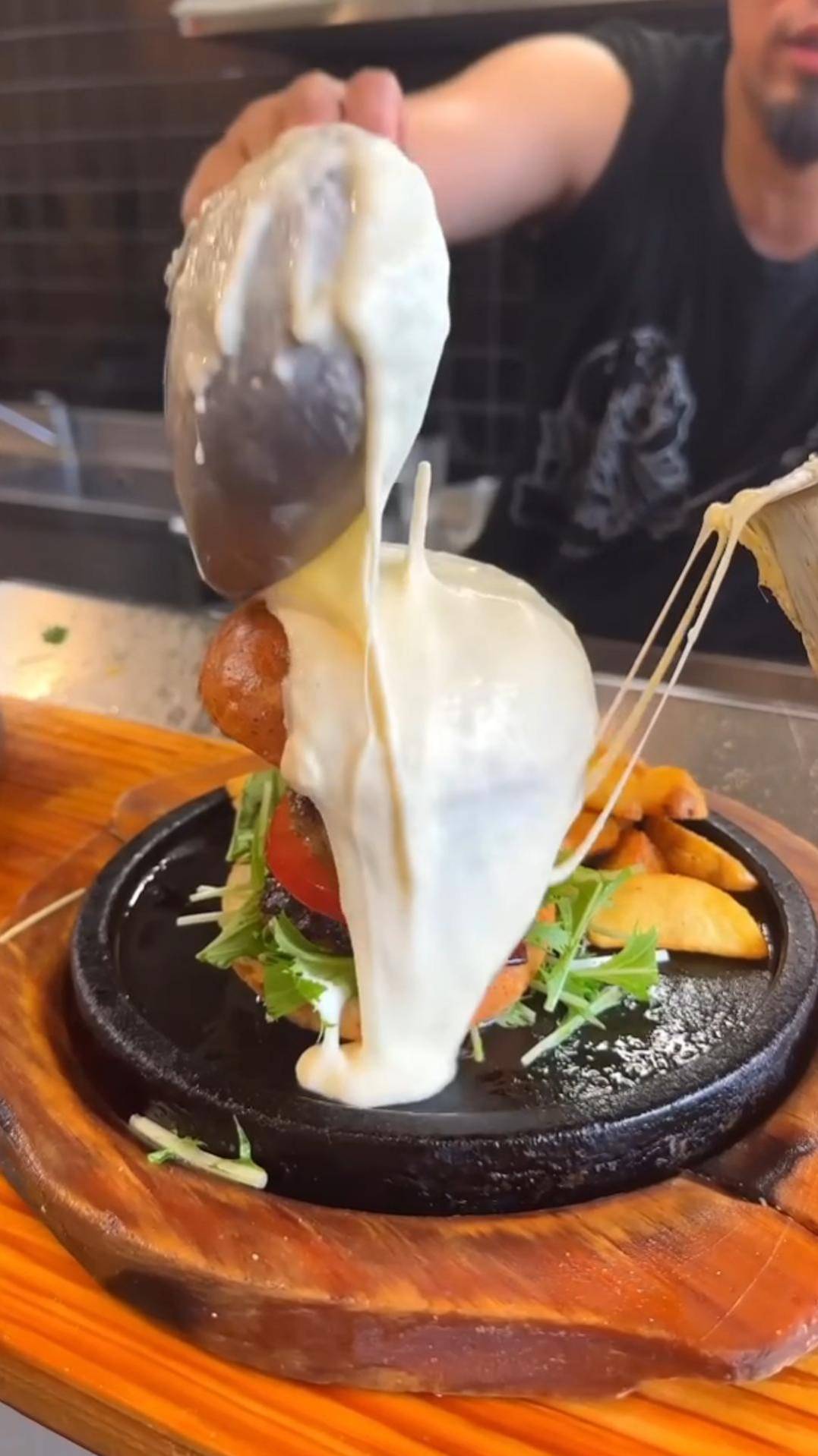 Супер сырный бургер #shorts #бургер смотреть онлайн