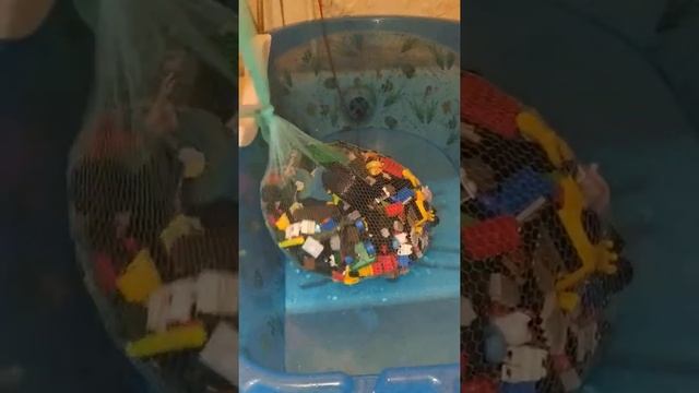 Как легко и просто помыть и высушить мелкие игрушки лего смотреть онлайн
