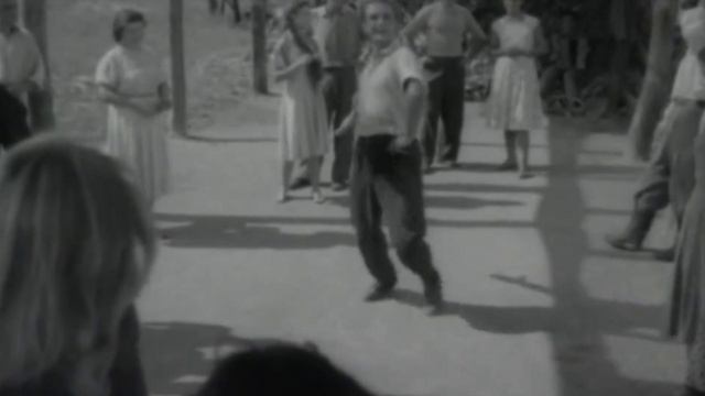 Старинная "народная" песня но имеющая авторов :"И кто его знает" дуэт Юлия Пивень и Арина Переладова смотреть онлайн