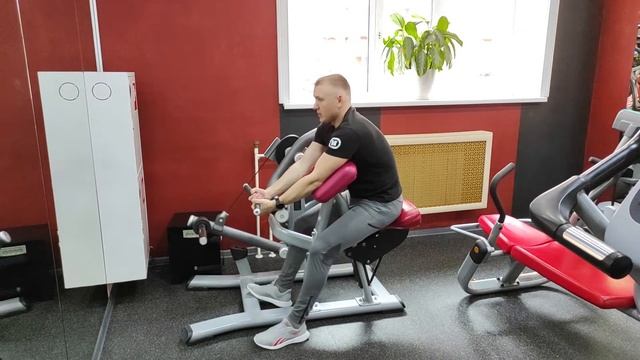 Бицепс в тренажере Скотта смотреть онлайн