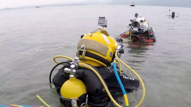 Immersione Con Casco Professionale  . Torri Del Benaco