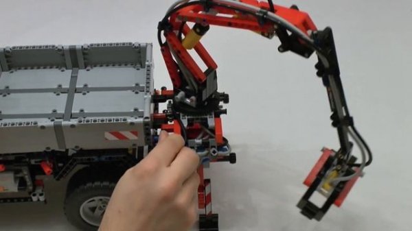 LEGO Technic 8110 - Unimog U400 Video Review