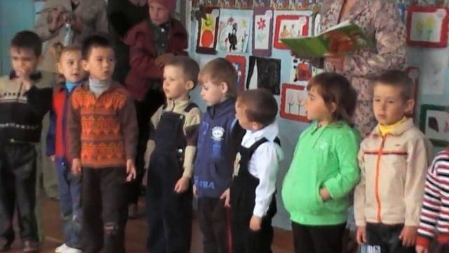 Малыши провожают выпускников детского сада песенкой. 29 мая 2009 смотреть онлайн