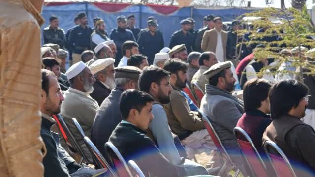 Arif Shahbaz Wazir DPO LOWER DIR Addressing to Khuli Kachehri 07-01-2019 PS Ouch смотреть онлайн