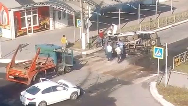 В прохладном перевернулась скорая помощь