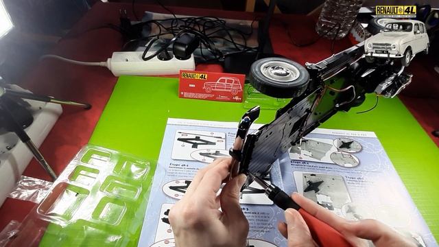 RENAULT 4L Export 1/8 N°48à50 D'Altaya Comment La Monter