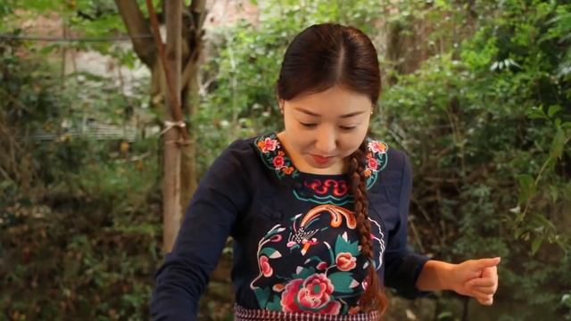 小雨吐槽金老師相親失敗，煮一大鍋火鍋配著米飯吃，麻辣過癮，爽！ 【市民朱小雨】 смотреть онлайн