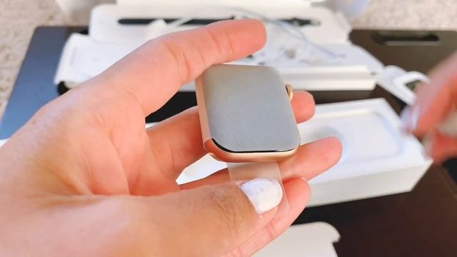 Apple Watch SE 2020 Unboxing /40mm Gold Aluminium case with Deep Navy Sport Band смотреть онлайн