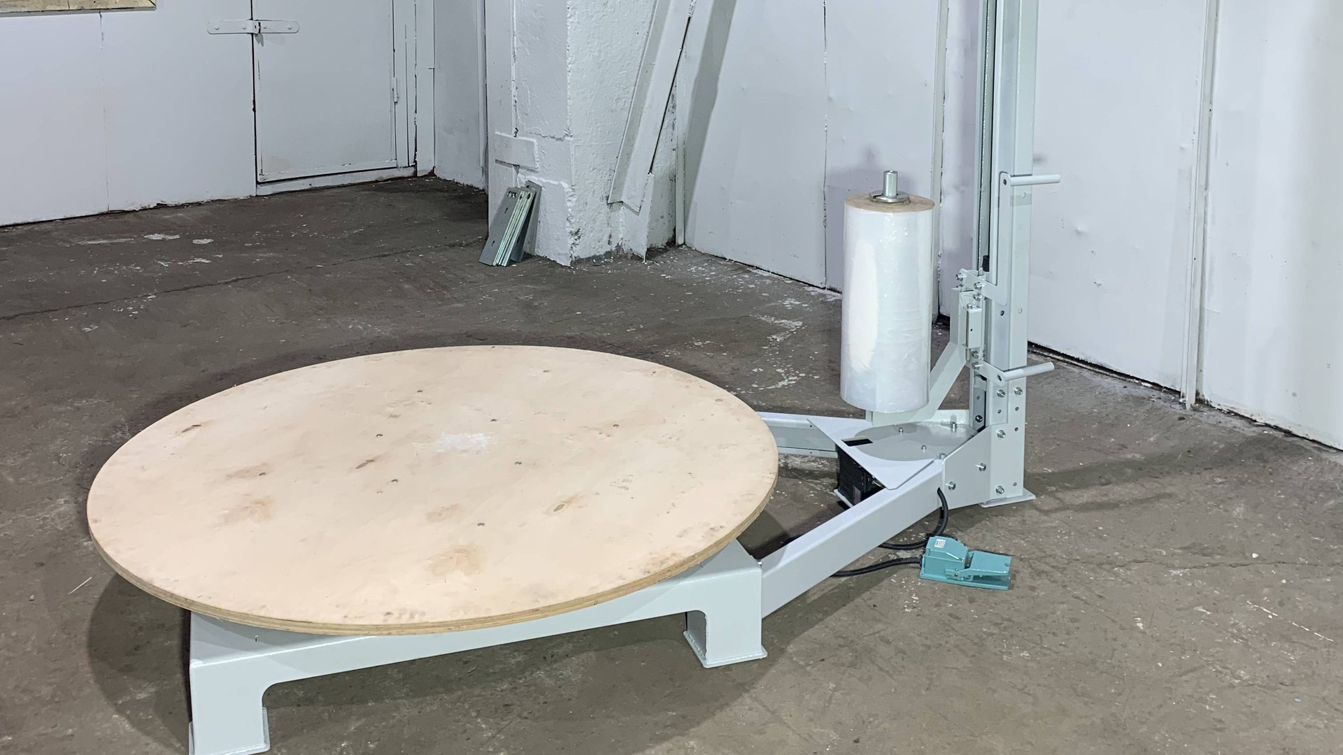 Паллетоупаковщик. Обмотчик паллет Komfort P1000. Упаковка паллет в стрейч пленку. смотреть онлайн