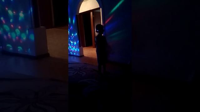 сын будущий танцор брейк данса) смотреть онлайн