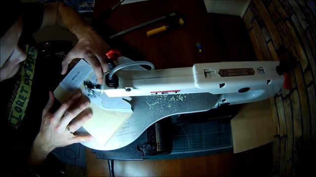 Wooden glasses holder Подставка для очков из дерева смотреть онлайн