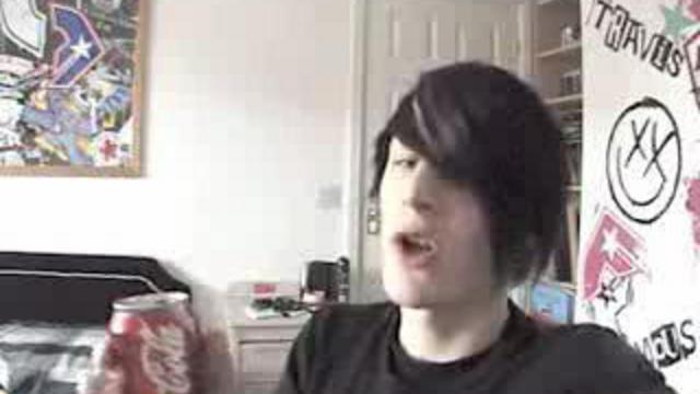 Прикол 2х ЭМО))) 