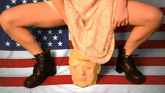 Donald Trump eats a tampon смотреть онлайн