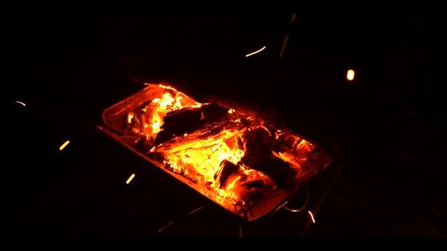 雲層間的夏季銀河及林道野營 смотреть онлайн