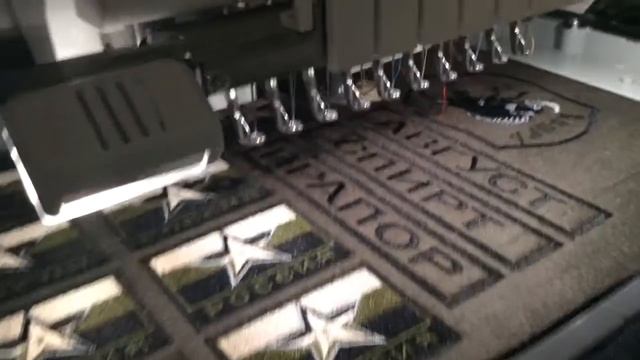 Процесс производства нашивок. Вышивка и вырезка. смотреть онлайн