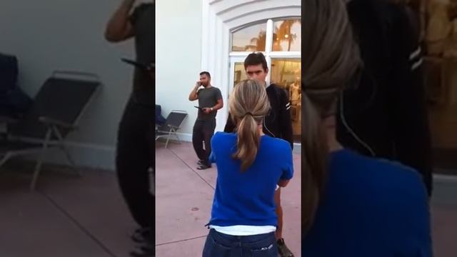 Getting early in - Apple store Miami смотреть онлайн