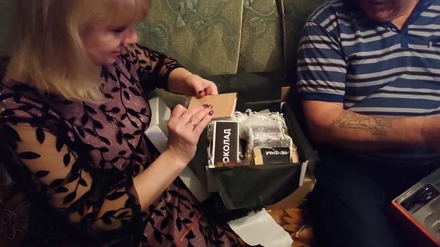 Потому что надо нормально отвечать, когда тебя спрашивают - "Что тебе подарить?" ?? *ничего*... смотреть онлайн