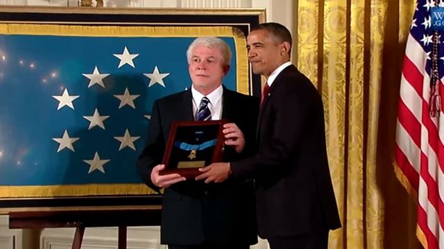 Soldiers Update: MOH Ceremony - Chaplain Emil Kapaun смотреть онлайн