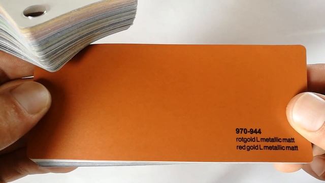 ORACAL® Red gold L metallic matt 970-944 смотреть онлайн