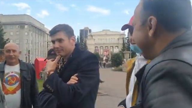 Сторонники КПРФ обсмеяли пенсионерку, выступающую против партии смотреть онлайн