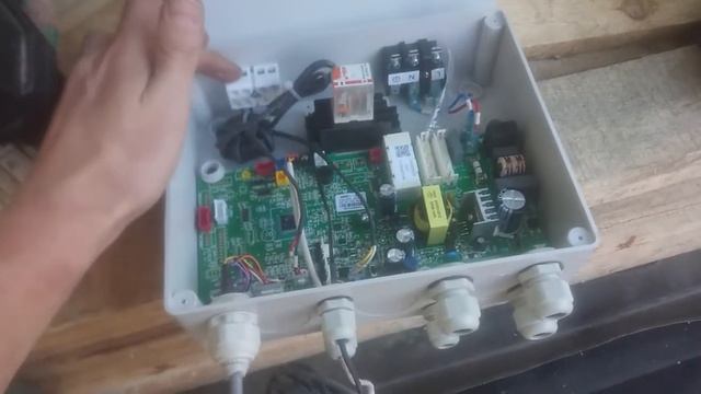 достали плату управления с внутреннего блока кондиционера потолочный на канальный смотреть онлайн