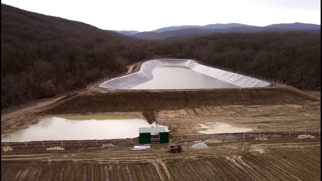 Крым.ЭКСКЛЮЗИВ.Пруд в ЗЕМЛЯНИЧНОМ-началось ЗАПОЛНЕНИЕ водой.СНОС путепровода в Симферополе смотреть онлайн