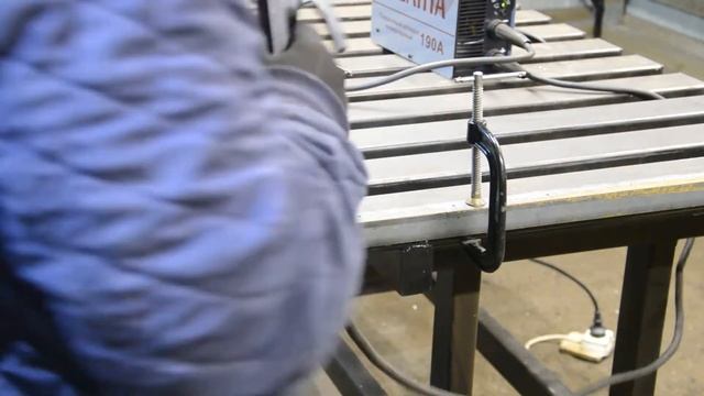 Заборная секция из профлиста в рамке из металлического уголка своими руками. смотреть онлайн