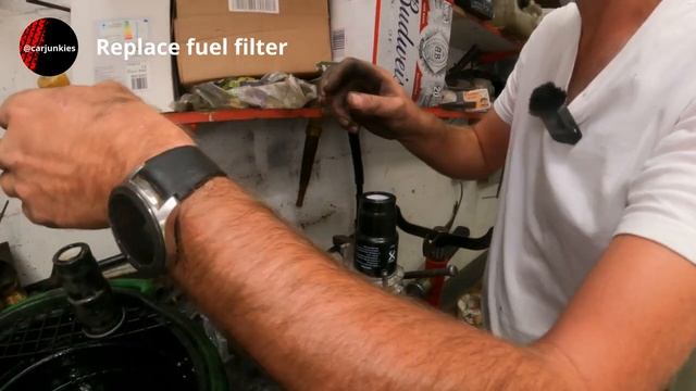 Toyota RAV4 2.2 Diesel (2015) - Fuel Filter Change смотреть онлайн