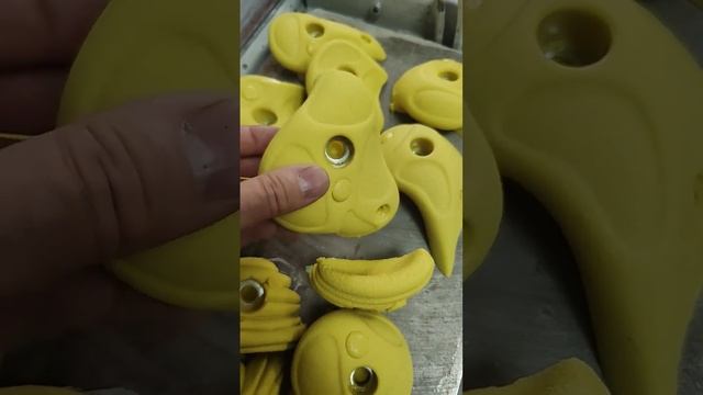 зацепы для скалодрома жёлтые, можно купить на маркетплейсе смотреть онлайн