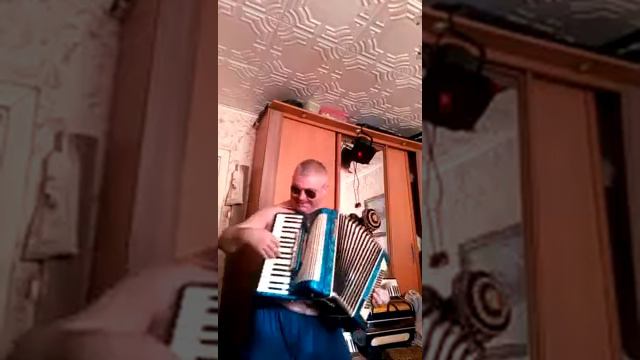 обратите внимание НЛО опять летают в кадре.РУССКИЙ медведёнок АЛЁША смотреть онлайн