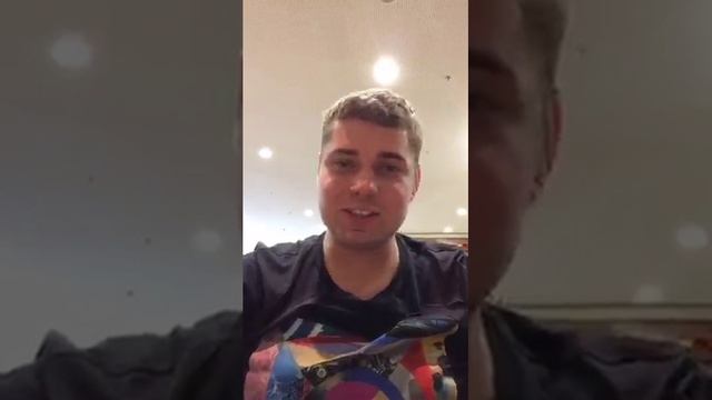 Дмитрий Белов В Сальвадоре Бразилия Вещаю из шопинг центра сидим в кафе смотреть онлайн