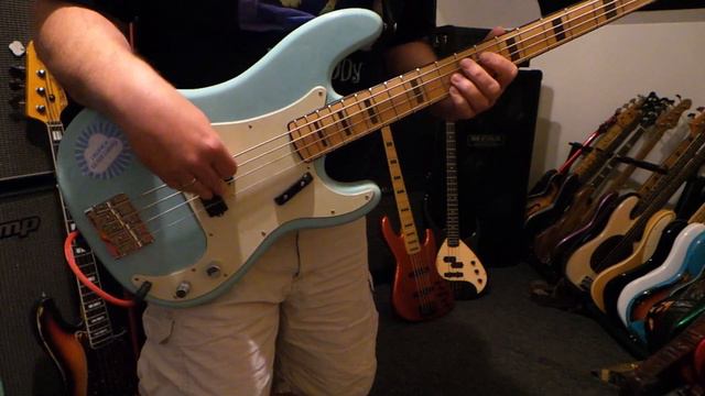 "Succotash" Bass line - P Bass/Bartolini soul tone - Andy Irvine смотреть онлайн